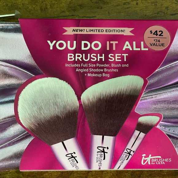 it Cosmetics Brush Set - Picture 1 of 3